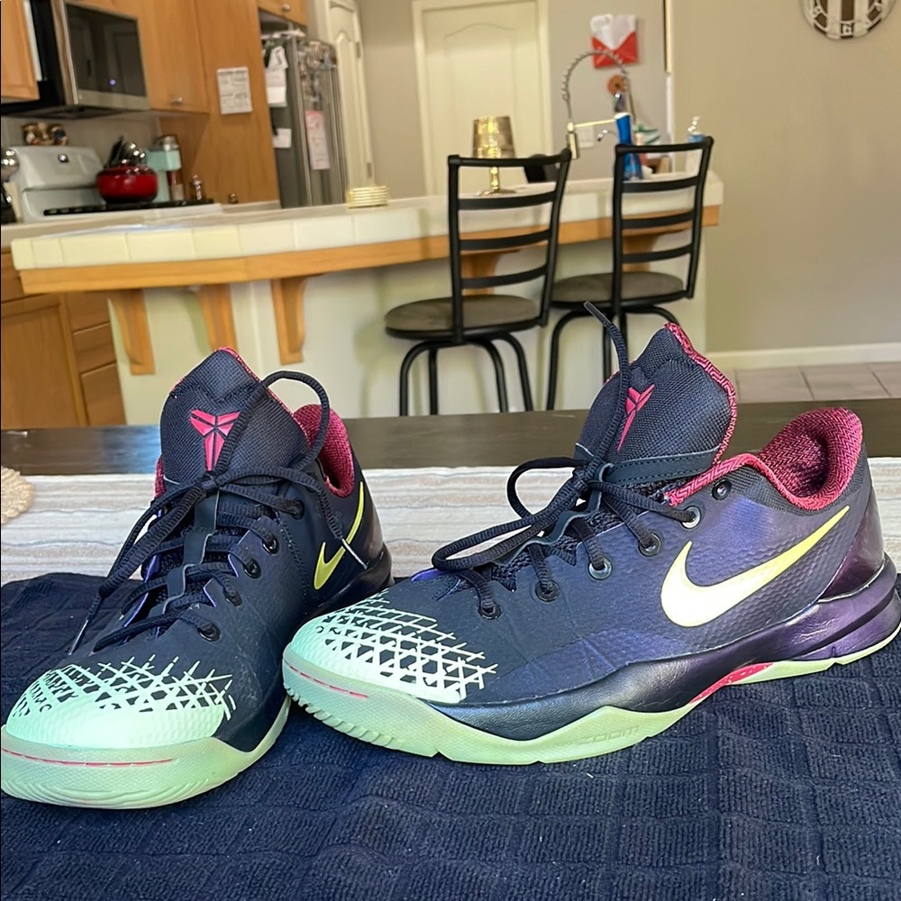 Nike Zoom Kobe Venomenon 4 Glow In The Dark Men's Size 13 US 635578-003